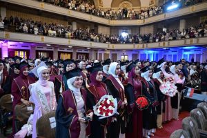 آداب القاهرة تودّع دفعة «جمال حمدان».. تكريم خريجي 2026 والحاصلين على الدراسات العليا