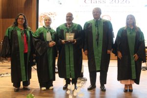 بحضور نائب رئيس الجامعة.. جامعة عين شمس تحتفل بتخرج دفعة جديدة من كلية الآداب 6 جامعة عين شمس تحتفل بتخرج دفعة جديدة من كلية الآداب