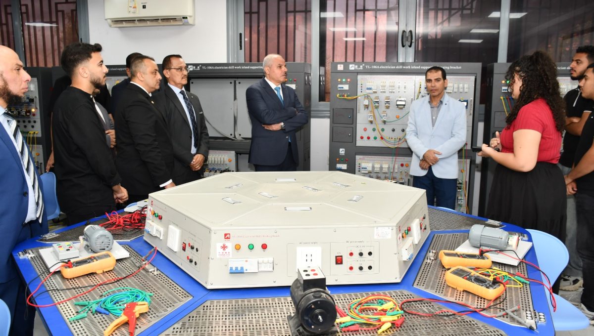 IMG 20261005 WA0089 جامعة قناة السويس تفتح معامل المصرية الصينية 9.7 مليون دولار معدات.. جامعة قناة السويس تفتح معامل المصرية الصينية أمام الطلاب والخريجين للتدريب موقع في الجامعة