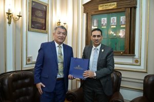 IMG 20261005 WA0138 جامعة القاهرة تبحث درجات مزدوجة ومشروعات بحثية أكثر من 30 بروتوكولًا مع جامعات صينية.. جامعة القاهرة تبحث درجات مزدوجة ومشروعات بحثية مع هونج كونج موقع في الجامعة
