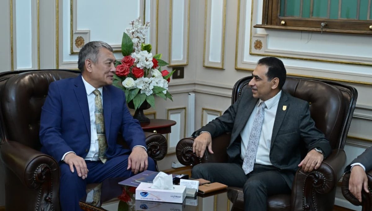 IMG 20261005 WA0140 جامعة القاهرة تبحث درجات مزدوجة ومشروعات بحثية أكثر من 30 بروتوكولًا مع جامعات صينية.. جامعة القاهرة تبحث درجات مزدوجة ومشروعات بحثية مع هونج كونج موقع في الجامعة