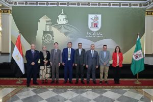IMG 20261005 WA0142 جامعة القاهرة تبحث درجات مزدوجة ومشروعات بحثية أكثر من 30 بروتوكولًا مع جامعات صينية.. جامعة القاهرة تبحث درجات مزدوجة ومشروعات بحثية مع هونج كونج موقع في الجامعة