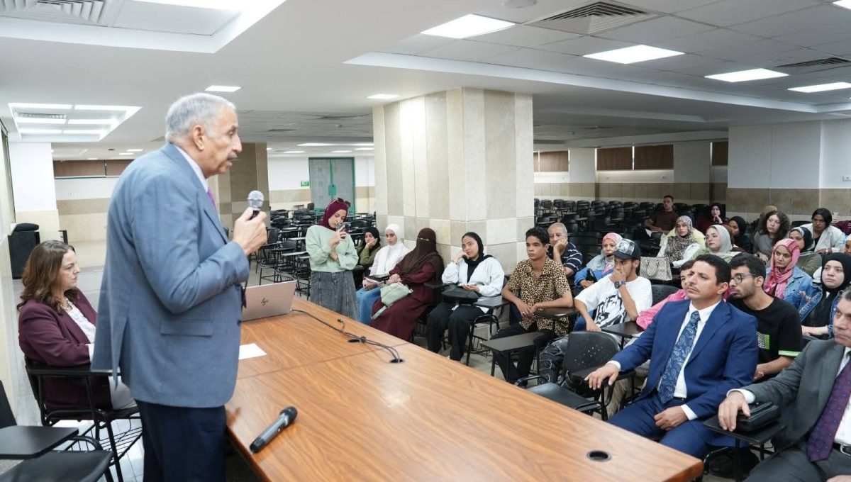 أبطال الصاعقة يروون تفاصيل بطولات الحرب في ندوة بإعلام عين شمس