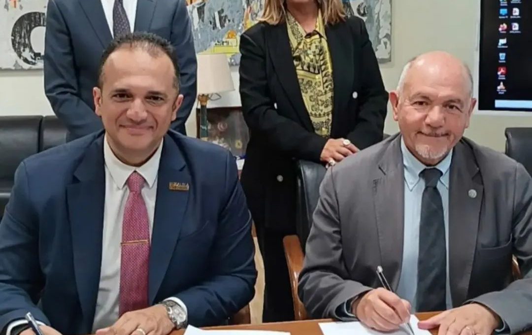IMG 20261009 WA0117 جامعة الجلالة توقع اتفاقية مع جامعة إيطالية جامعة الجلالة توقع اتفاقية مع جامعة إيطالية.. تبادل طلابي وبحوث مشتركة وفرص لدرجات علمية مزدوجة موقع في الجامعة