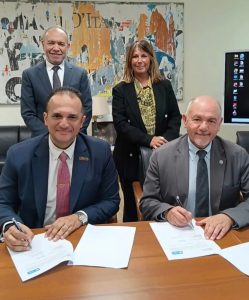 IMG 20261009 WA0117 جامعة الجلالة توقع اتفاقية مع جامعة إيطالية جامعة الجلالة توقع اتفاقية مع جامعة إيطالية.. تبادل طلابي وبحوث مشتركة وفرص لدرجات علمية مزدوجة موقع في الجامعة