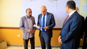 IMG 20261011 WA0058 وزير التعليم داخل فصول شلاتين وزير التعليم داخل فصول شلاتين.. يختبر مستوى الطلاب ويشيد بأدائهم ويوجه بتطوير المدارس موقع في الجامعة