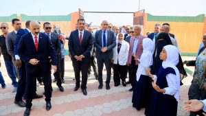 IMG 20261011 WA0061 وزير التعليم داخل فصول شلاتين وزير التعليم داخل فصول شلاتين.. يختبر مستوى الطلاب ويشيد بأدائهم ويوجه بتطوير المدارس موقع في الجامعة