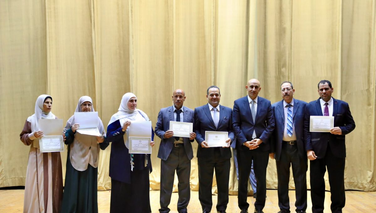 IMG 20261012 WA0052 وزير التعليم يكرم 216 مدير مدرسة وزير التعليم يكرم 216 مدير مدرسة ويكشف تفاصيل حصول المعلمين على 90% من قيمة مجموعات التقوية موقع في الجامعة