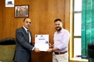 IMG 20261015 WA0052 الجامعة الحديثة للتكنولوجيا والمعلومات تكريم 6 من أعضاء فريق السوشيال ميديا بالجامعة الحديثة للتكنولوجيا والمعلومات تقديرًا لجهودهم موقع في الجامعة