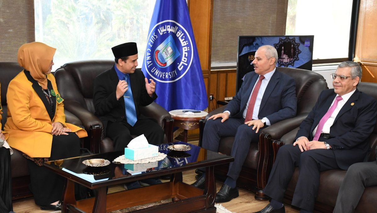 IMG 20261018 WA0056 جامعة قناة السويس تبحث التعاون الأكاديمي والبحثي جامعة قناة السويس تبحث التعاون الأكاديمي والبحثي مع رابطة البروفيسورات الإندونيسية موقع في الجامعة