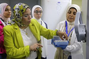 IMG 20261019 WA0017 جامعة عين شمس تعزز قدرات الباحثين في الطب التجديدي تدريب عملي على تقنيات المستقبل.. جامعة عين شمس تعزز قدرات الباحثين في الطب التجديدي موقع في الجامعة