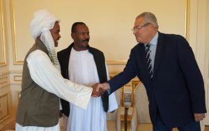 IMG 20261020 WA0099 جامعة عين شمس تحظى بتقدير مشايخ حلايب وشلاتين جامعة عين شمس تحظى بتقدير مشايخ حلايب وشلاتين بعد قافلة تنموية لخدمة الأهالي موقع في الجامعة
