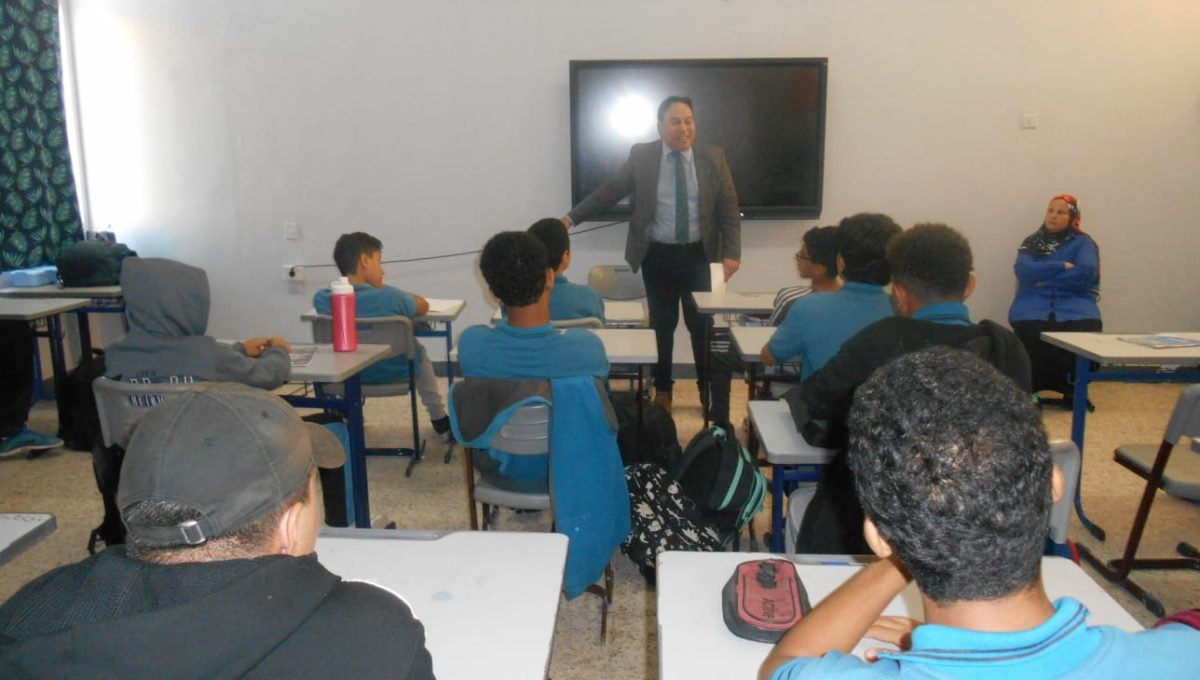 IMG 20261024 WA0018 جامعة قناة السويس تناقش تأثير الأصدقاء جامعة قناة السويس تناقش تأثير الأصدقاء على قرارات الشباب وطرق التربية السليمة للأبناء موقع في الجامعة