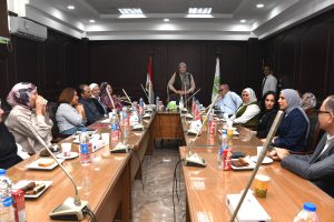 IMG 20261025 WA0129 جامعة عين شمس تكرّم كوادر كلية الدراسات العليا مكافآت مالية وشهادات تقدير.. جامعة عين شمس تكرّم كوادر كلية الدراسات العليا للطفولة موقع في الجامعة