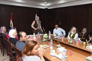 IMG 20261025 WA0130 جامعة عين شمس تكرّم كوادر كلية الدراسات العليا مكافآت مالية وشهادات تقدير.. جامعة عين شمس تكرّم كوادر كلية الدراسات العليا للطفولة موقع في الجامعة
