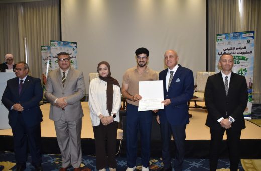 IMG 20261026 WA0152 التنسيق الإلكتروني بالمركزين الثاني والثالث.. طلاب جامعة طيبة التكنولوجية يتألقون في مبادرة المشروعات الخضراء 2026 موقع في الجامعة