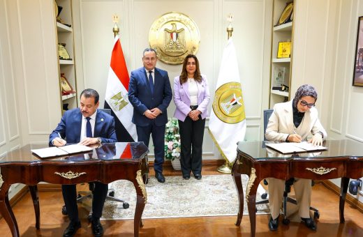IMG 20261028 WA0017 التوسع في نموذج «كوسن» الياباني جامعة أسيوط ترسم الهوية البصرية لمدن الوادي الجديد.. اعرف التفاصيل موقع في الجامعة