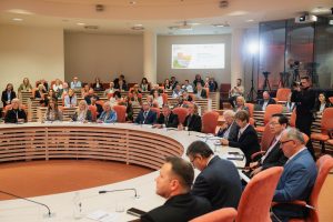 IMG 20261028 WA0031 الجامعة البريطانية رئيس الجامعة البريطانية: الجامعات شريك استراتيجي في تعزيز الأمن العالمي والدبلوماسية الناعمة من ليتوانيا موقع في الجامعة