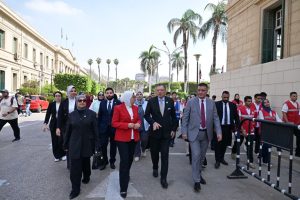 جامعة القاهرة تطلق «الأسبوع الأحمر» وتربط المشاركة المجتمعية للطلاب بمتطلبات التخرج من 2026/2027 2 جامعة القاهرة تطلق «الأسبوع الأحمر» وتربط المشاركة المجتمعية للطلاب بمتطلبات التخرج من 2026/2027