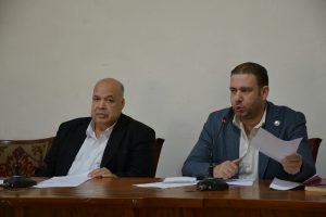 جامعة العاصمة تبحث حلول مشكلات الموارد البشرية وتوحيد الإجراءات الإدارية لرفع كفاءة الأداء المؤسسي