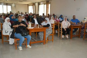 جامعة العاصمة تبحث حلول مشكلات الموارد البشرية وتوحيد الإجراءات الإدارية لرفع كفاءة الأداء المؤسسي