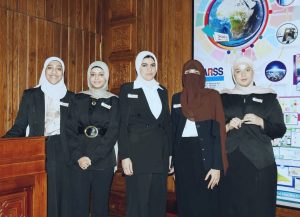 IMG 4501 جامعة عين شمس جامعة عين شمس تناقش مشروعات تخرج الدفعة السابعة من دبلوم الاستشعار عن بُعد موقع في الجامعة