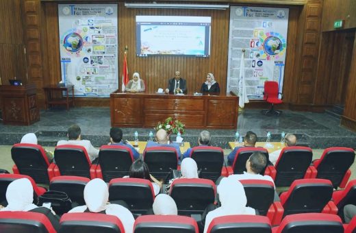 IMG 4502 رئيس جامعة المنصورة جامعة عين شمس تناقش مشروعات تخرج الدفعة السابعة من دبلوم الاستشعار عن بُعد موقع في الجامعة