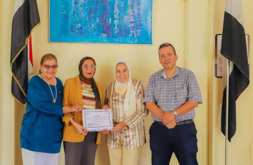 IMG 4587 جامعة القاهرة تعلن منح العلاوة طب عين شمس وروتاري حورس يبحثان دعم خدمات الرعاية لكبار السن موقع في الجامعة
