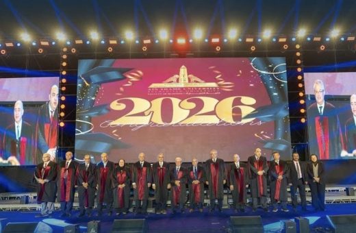 IMG 4653 20 منحة مجانية لأبناء المنيا تجارة عين شمس تحتفل بتخريج دفعة 2026 بحضور 3 آلاف مشارك موقع في الجامعة