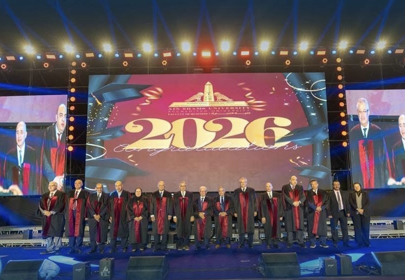 IMG 4653 تجارة عين شمس تحتفل بتخريج دفعة 2026 تجارة عين شمس تحتفل بتخريج دفعة 2026 بحضور 3 آلاف مشارك موقع في الجامعة