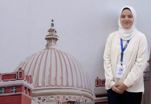 طالبة بجامعة الأهرام الكندية تمثل مصر
