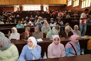 IMG 4959 رئيس جامعة المنوفية رئيس جامعة المنوفية يتابع انتظام الدراسة ويطمئن على حضور الطلاب بكلية التجارة موقع في الجامعة
