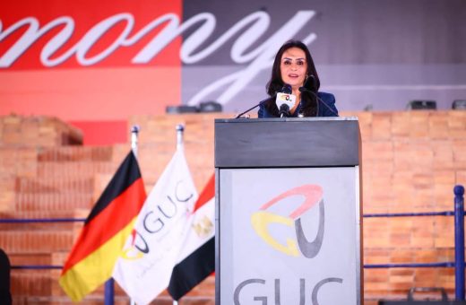 IMG 4975 طالبة بجامعة الأهرام الكندية تمثل مصر وزيرة التضامن لخريجي الجامعة الألمانية: التخرج ليس نهاية الطريق بل بداية جديدة موقع في الجامعة