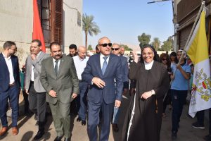IMG 4988 ذكرى انتصارات أكتوبر في ذكرى انتصارات أكتوبر.. محافظ الأقصر يتفقد المدارس ويشارك الطلاب الاحتفال موقع في الجامعة
