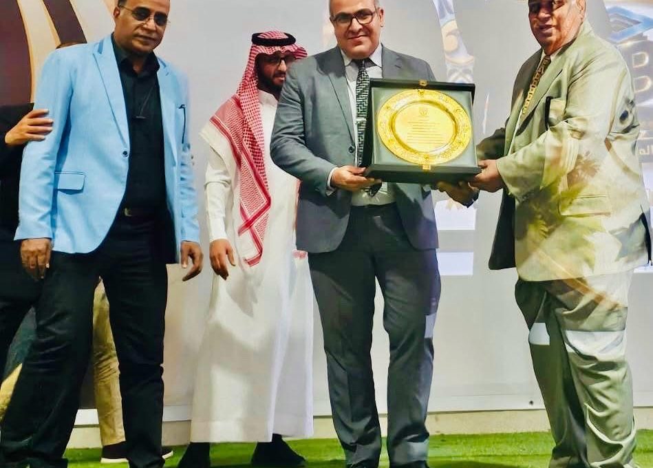 IMG 5044 الملحق الثقافي المصري بالسعودية الملحق الثقافي المصري بالسعودية يتفقد مدارس مسار المنهج المصري بالرياض موقع في الجامعة