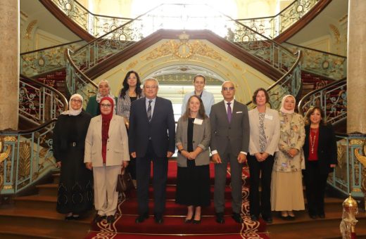 IMG 5159 جامعة العاصمة جامعة عين شمس تستقبل فريق اعتماد التعليم الصيدلي الدولي ACPE موقع في الجامعة