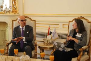 IMG 5161 جامعة عين شمس جامعة عين شمس تستقبل فريق اعتماد التعليم الصيدلي الدولي ACPE موقع في الجامعة