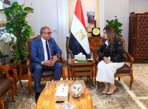 IMG 5187 برامج دراسات عليا «ماجستير ودكتوراه» برامج دراسات عليا «ماجستير ودكتوراه» وتدريب «أونلاين» للعاملين بالمحليات موقع في الجامعة