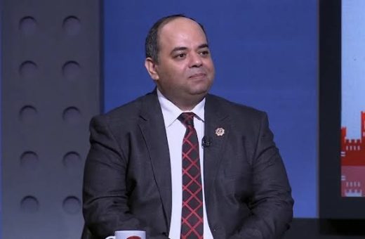IMG 5334 مخاطر الاستخدام المفرط للهواتف كيف تتوسع الدولة في المجال التجاري والاقتصادي؟.. أستاذ اقتصاد يوضح موقع في الجامعة