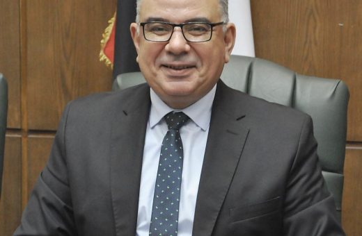 IMG 5658 عميد تجارة عين شمس عميد تجارة عين شمس: أمن السعودية مسؤولية عربية مشتركة والتضامن معها ضرورة لحماية استقرار المنطقة موقع في الجامعة
