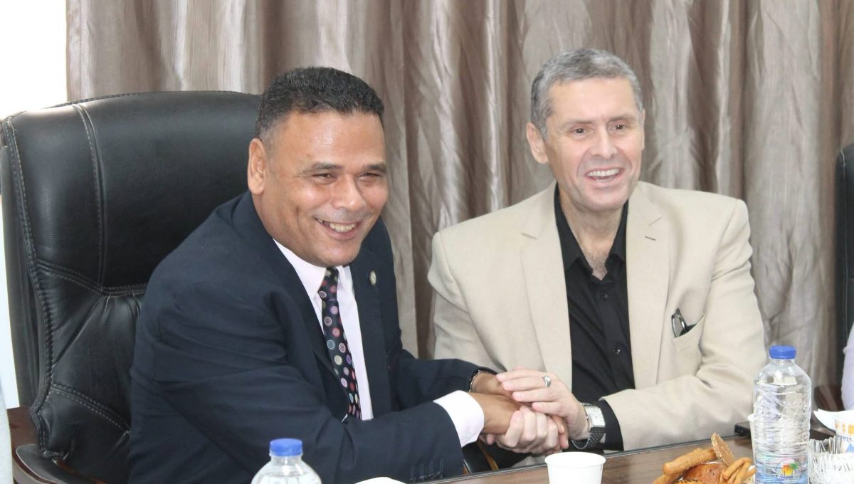 IMG 5886 جامعة العريش وتعليم شمال سيناء جامعة العريش وتعليم شمال سيناء يبحثان سبل التعاون لخدمة الطلاب والخريجين موقع في الجامعة