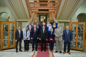 IMG 5968 رئيس جامعة القاهرة رئيس جامعة القاهرة يترأس اجتماع مجلس كلية التجارة لبحث خطط التطوير موقع في الجامعة