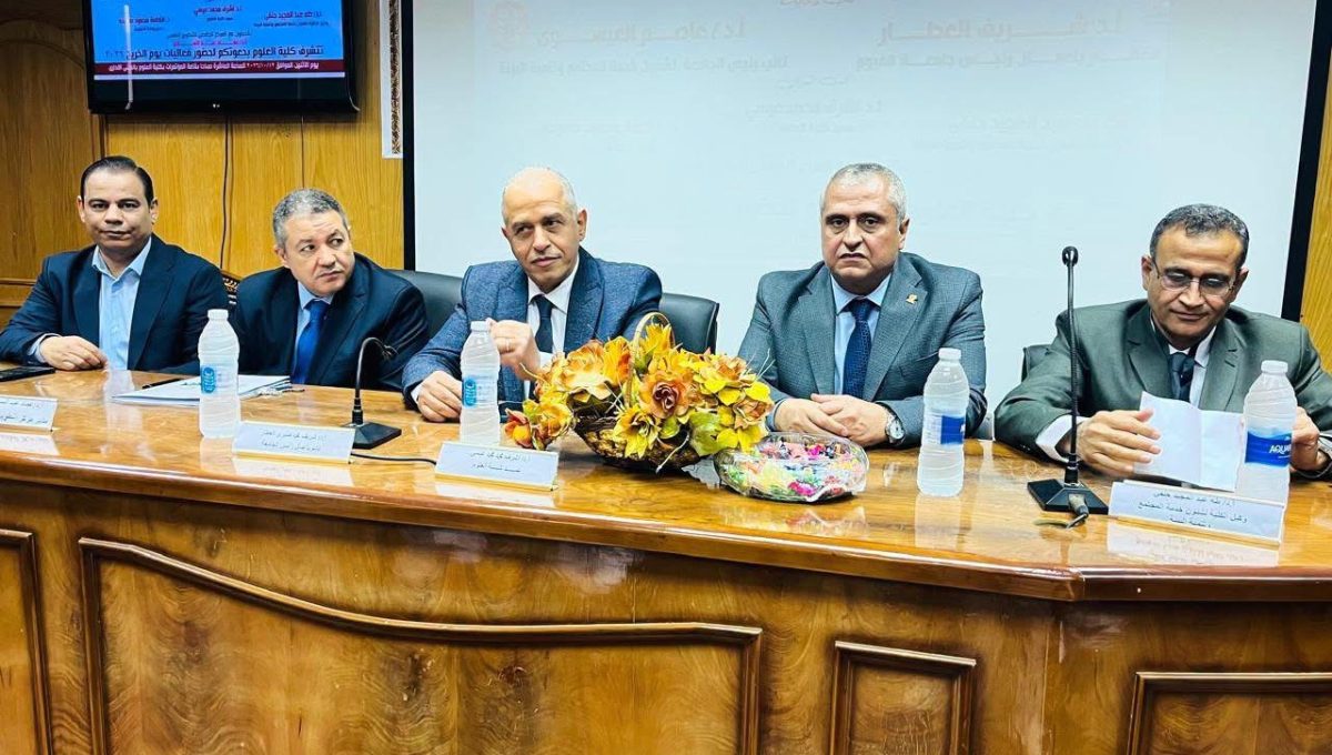 IMG 5984 رئيس جامعة الفيوم رئيس جامعة الفيوم: الاستثمار في مهارات الخريجين وتعزيز جاهزيتهم لسوق العمل من أهم أولوياتنا موقع في الجامعة
