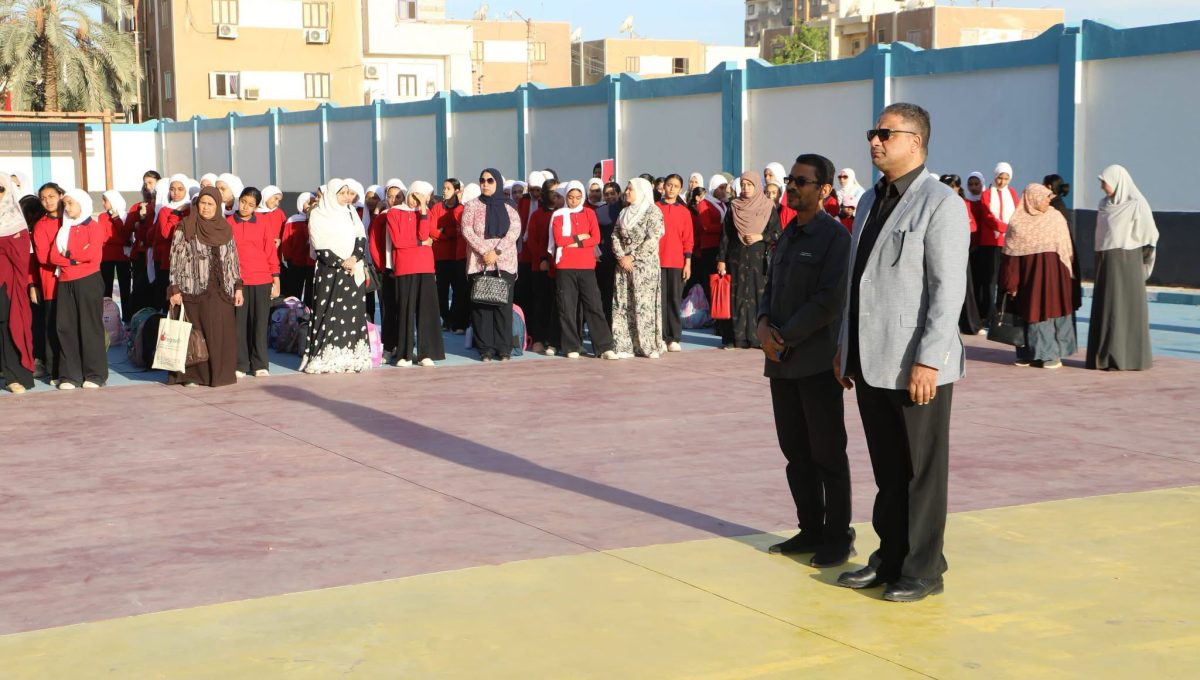 IMG 6119 مدير تعليم الوادي الجديد مدير تعليم الوادي الجديد يتابع الانضباط المدرسي ويوجه بدعم القراءة والكتابة وتنفيذ البرامج العلاجية موقع في الجامعة