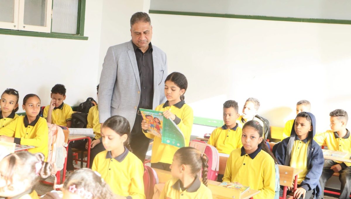 IMG 6142 مدير تعليم الوادي الجديد مدير تعليم الوادي الجديد: التقييمات الأسبوعية ومتابعة مهارات القراءة والكتابة أولوية بالمدارس موقع في الجامعة