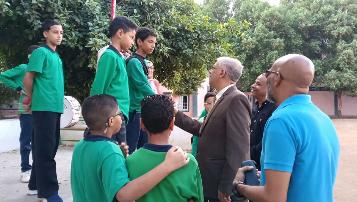 IMG 6167 وكيل تعليم قنا يتابع انتظام الدراسة وكيل تعليم قنا يتابع انتظام الدراسة بالمدارس ويؤكد أهمية التفكير الإبداعي لدى الطلاب موقع في الجامعة
