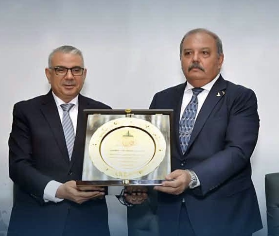IMG 6281 تجارة عين شمس تنظم ندوة عن حرب أكتوبر تجارة عين شمس تنظم ندوة عن حرب أكتوبر وتستضيف الفريق علي فهمي قائد الدفاع الجوي سابقًا موقع في الجامعة