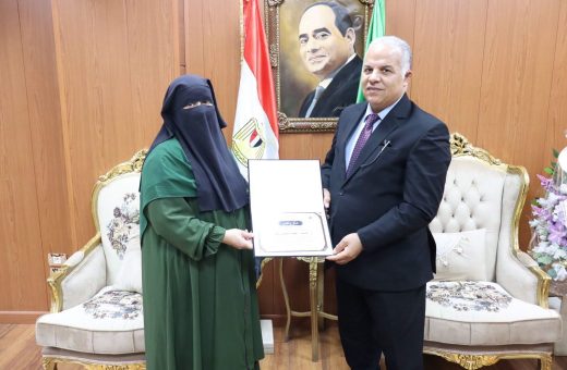 IMG 6294 امتحانات أكتوبر 2026 للمرحلة الابتدائية تقديرًا لجهودها.. تعليم الدقهلية يكرم معلمة بمدرسة المنصورة الثانوية الإلكترونية بنات موقع في الجامعة