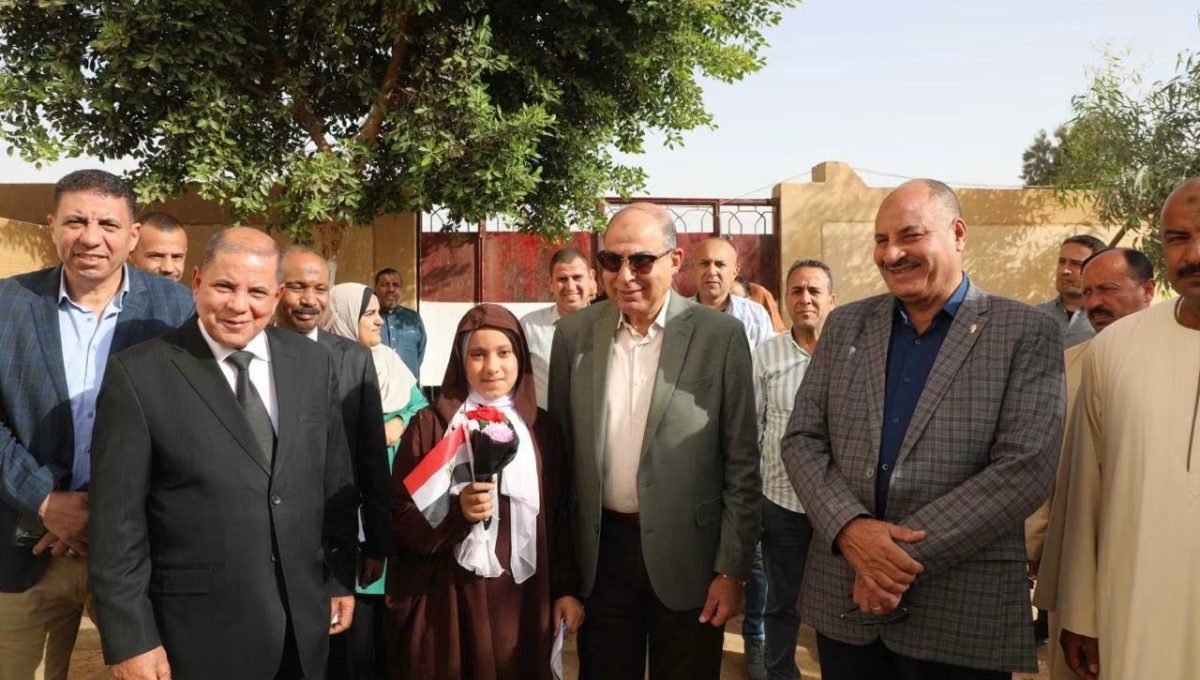 IMG 6324 محافظ المنيا يتفقد مدرسة الأمل محافظ المنيا يتفقد مدرسة الأمل للتعليم الأساسي ويوجه بإنشاء ملعب رياضي موقع في الجامعة