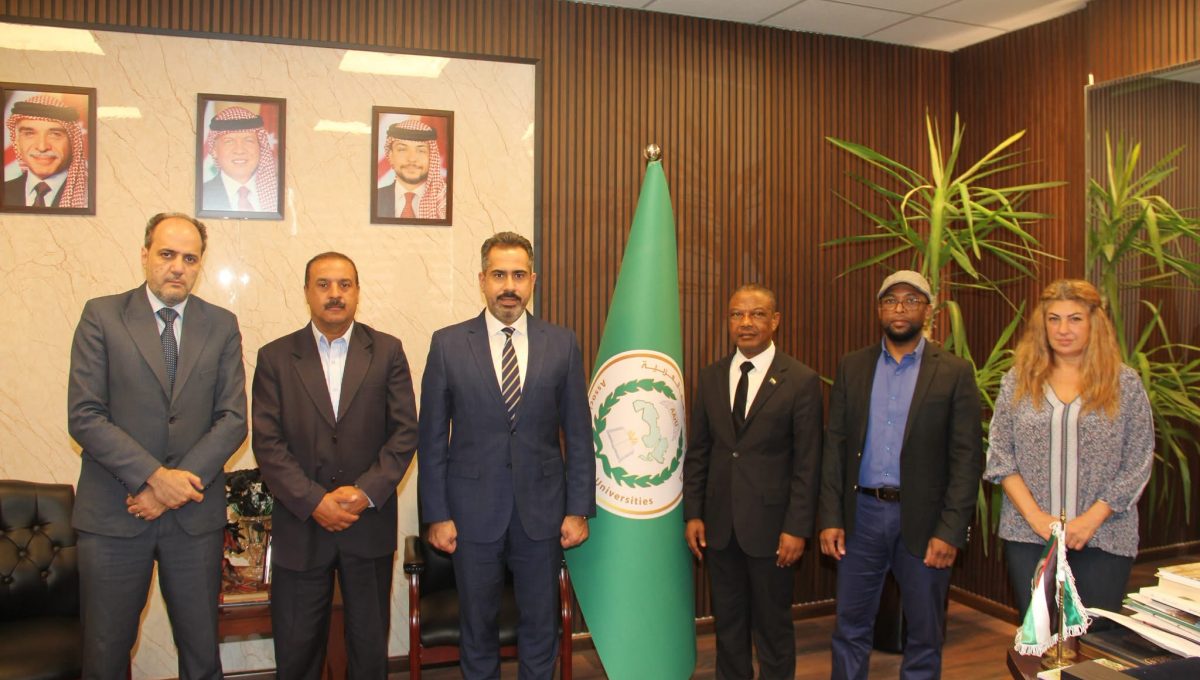 IMG 6581 اتحاد الجامعات العربية في الأردن تفاصيل زيارة وفد جامعة جزر القمر إلى اتحاد الجامعات العربية في الأردن موقع في الجامعة